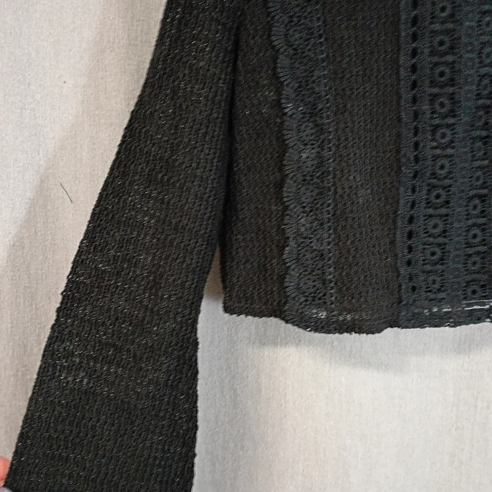 Forever 21 Sz Large Juniors Cropped Sweater w/Flared Sleeves Black - Picture 3 of 6